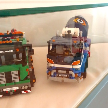 Lego Fahrzeuge in der Ausstellung