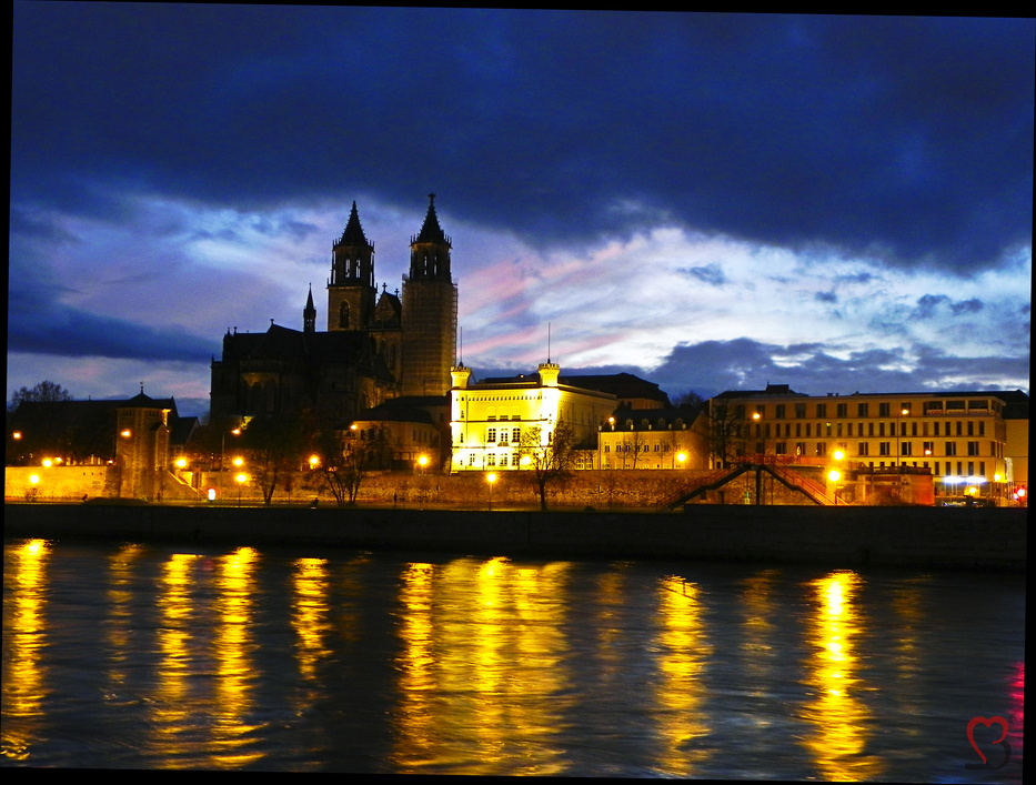 Dom bei Nacht