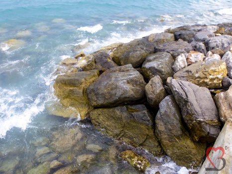 Steine am Ufer in Marina di Andora