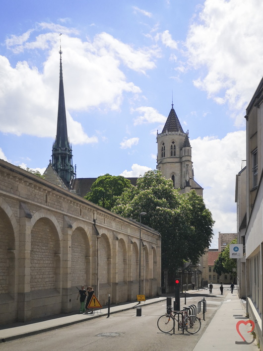 Mauer Richtung Porte Guillaune in Dijon