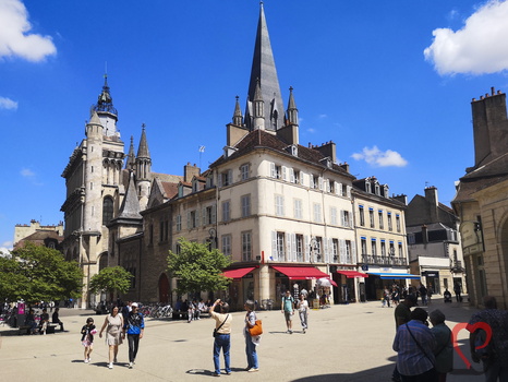 Kirchenplatz in Dijon