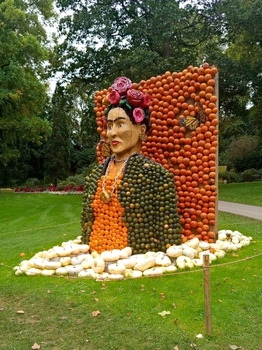 mexikanische Malerin im Schlossgarten