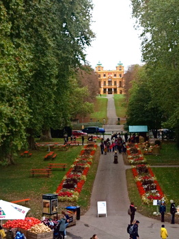 Weg zum Schloss in Ludwigsburg