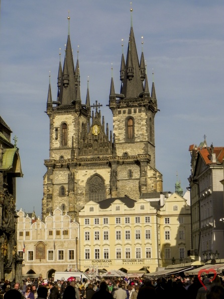 Altst_dter-Ring-und-alte-Rathaus-in-Prag_2.jpg