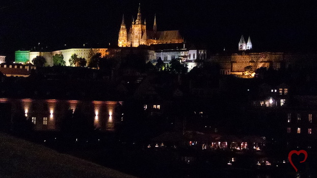 Blick auf das Schloss bei Nacht