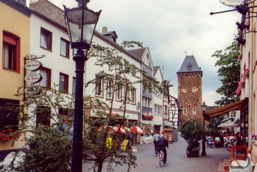 Marktstrasse mit Blick auf die alte Burg