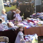 Marktstand mit Puppen von Monhart