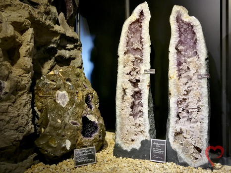 Amethyst mit Quarz und Basalt