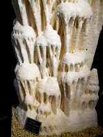 Stalaktit aus Kalzit und Aragonit aus Guilin in China im Museum Welt der Kristalle in Dietingen in Baden Würtemberg
(klick für Vollbild)