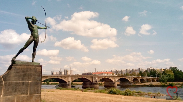 Bogenschütze an der Elbe