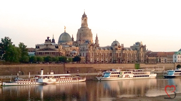 Schiffe auf der Elbe in Dresden