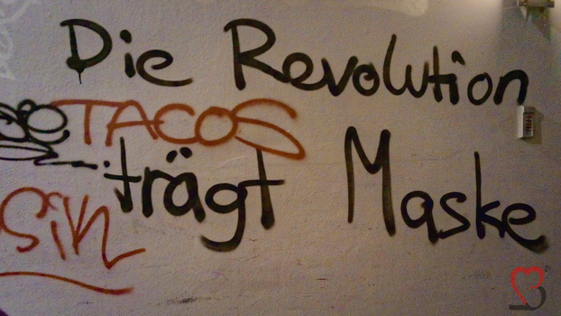 Die Revolution trägt Maske