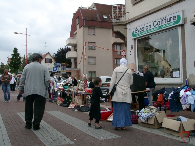 07-09020010-Flohmarkt-Lingolsheim-France.JPG