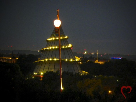 Jahrtausendturm in der Nacht
