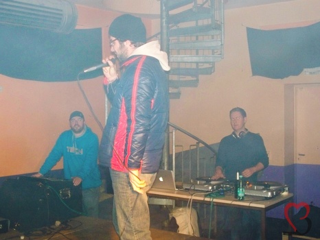 Zoen rappt - Negundo &amp; DJ Faktor im Hintergrund