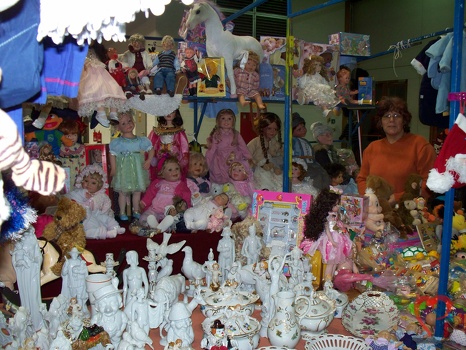 Monhart mit Porzelan und Puppen