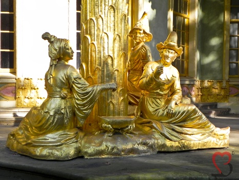 Goldene Statue