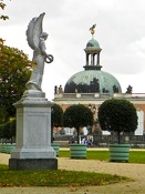 Schloss Sanssouci - Statue im Schloss Sanssouci bei Potsdam. 
(klick für Vollbild)