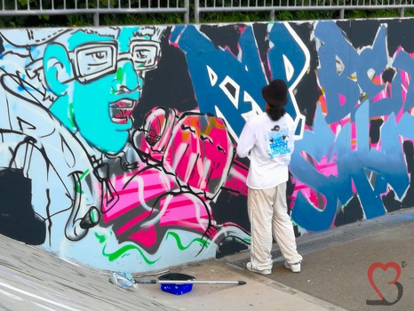 Graffiti Künstler im Skaterpark