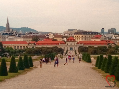 Blick vom Schloss auf den Garten