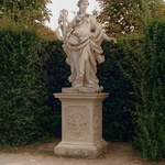 Statuen im Wiener Schlossgarten