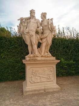 Figuren im Schloss Belvedere