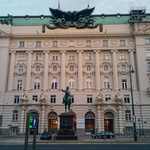 Regierungsgebäude am Georg Coch Platz