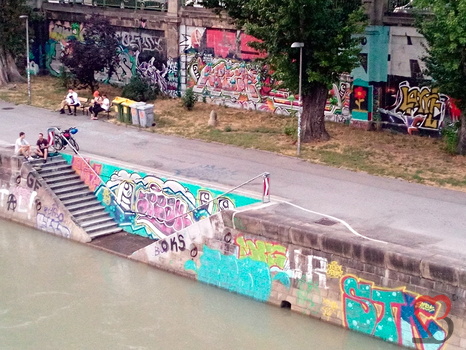 an der Aspernbrücke in Wien