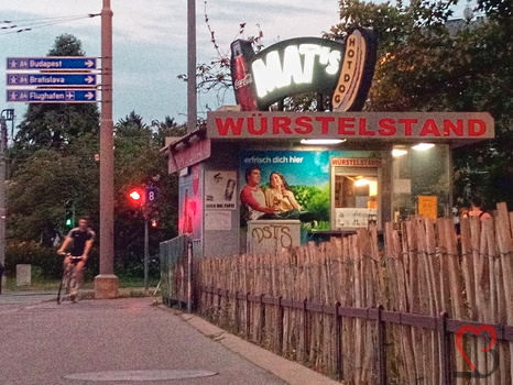 Bratwurstl Stand am Praterstern in Wien