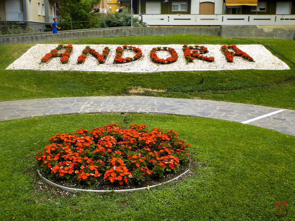 Blumeninsel in Marina di Andora