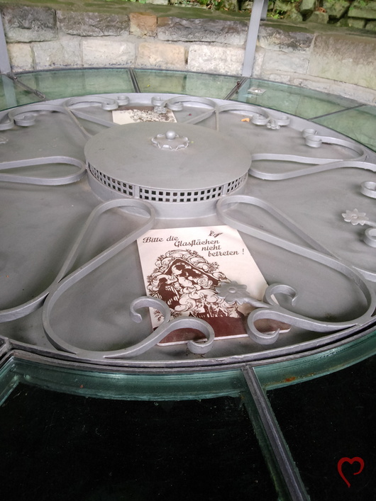 Brunnen im Märchengarten