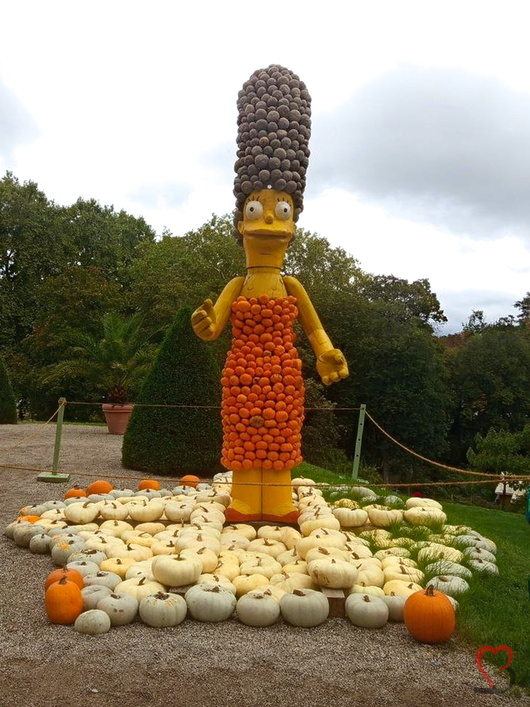 March von Die Simpsons aus Kürbissen