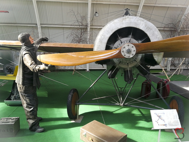 Das Internationale Luftfahrtmuseum in Villingen-Schwenningen, Baden-Württemberg, Deutschland. Das Museum wurde am 28. Mai 1988 von Manfred Pflumm eröffnet, der bereits seit vielen Jahren Flugzeuge für andere Museen restauriert und gebaut hatte. Im Museum sind über 50 Flugzeuge ausgestellt, darunter Starrflügler, Hubschrauber und Flugmotoren. Die Sammlung umfasst auch 350 Modellflugzeuge im 1:1 Maßstab die teils flugfähig sind. Die Exponate sind in einem Hangar untergebracht, andere Ausstellungsstücke befinden sich im Freien. Die Besucher des Museums können eine Vielzahl von Flugzeugen besichtigen, darunter die Antonov An-2, die Aero L-60 Brigadýr und die Braunschweig LF-1 Zaunkönig. schwenningen-luftfahrtmuseum19.jpg