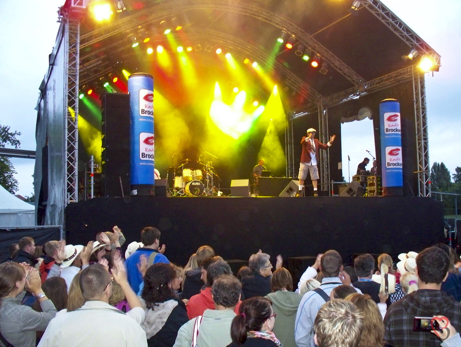 Showbühne mit Holger Tapper