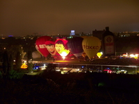 Elbauenpark Magdeburg - Ballon Glühen 2010 im Elbauenpark Magdeburg auf dem Großen Anger mit Showbühne und Holger Tapper von Radio Brocken
(klick für Vollbild)