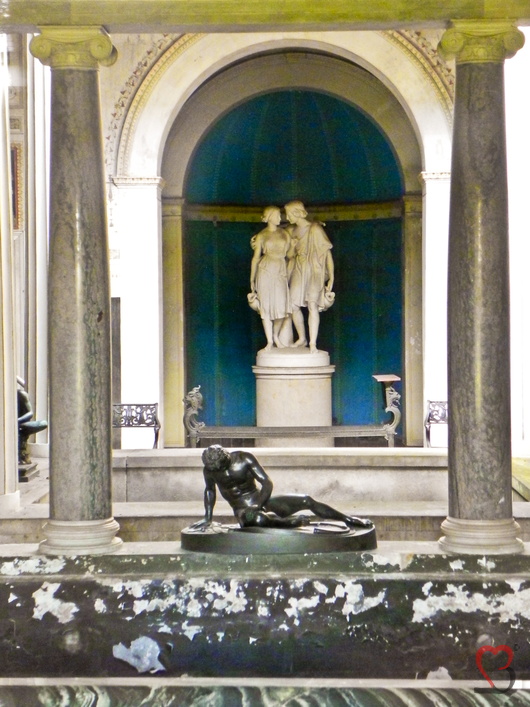 Statue im Bad