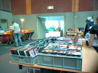 Stendal Bürgerparkhalle - Nachtflohmarkt CD-DVD Marktstand in Stendal Bürgerparkhalle
(klick für Vollbild)