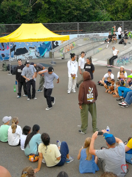 Breakdance B-Boy und B-Girl Battle Wettkampf im Skaterpark Tuttlingen. 50 Jahre HipHop Celebration mit Concert, Beatmaker, Graffitti Walls und Breakdance Session im Skaterpark, Bahnhof Abteil 42 und Kulturkasten. Ermöglicht durch Kukav, Krekpek und LBBW. IMG_20230902_181702.jpg