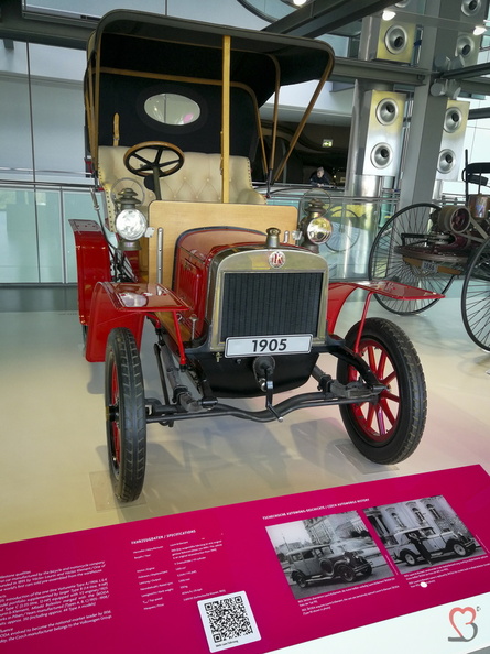 Die Autostadt in Wolfsburg Niedersachsen mit hauseigenen Volkswagen Modellen von der Entstehung bis zu modernen Elektrofahrzeugen sowie eine Vielzahl alter Oldtimer und Rennautos. wolfsburg-autostadt-fahrzeug-museum-IMG_20230413_124056.jpg