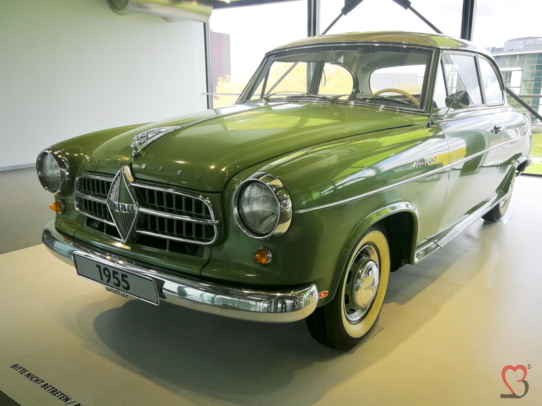 Die Autostadt in Wolfsburg Niedersachsen mit hauseigenen Volkswagen Modellen von der Entstehung bis zu modernen Elektrofahrzeugen sowie eine Vielzahl alter Oldtimer und Rennautos. wolfsburg-autostadt-fahrzeug-museum-IMG_20230413_124606.jpg