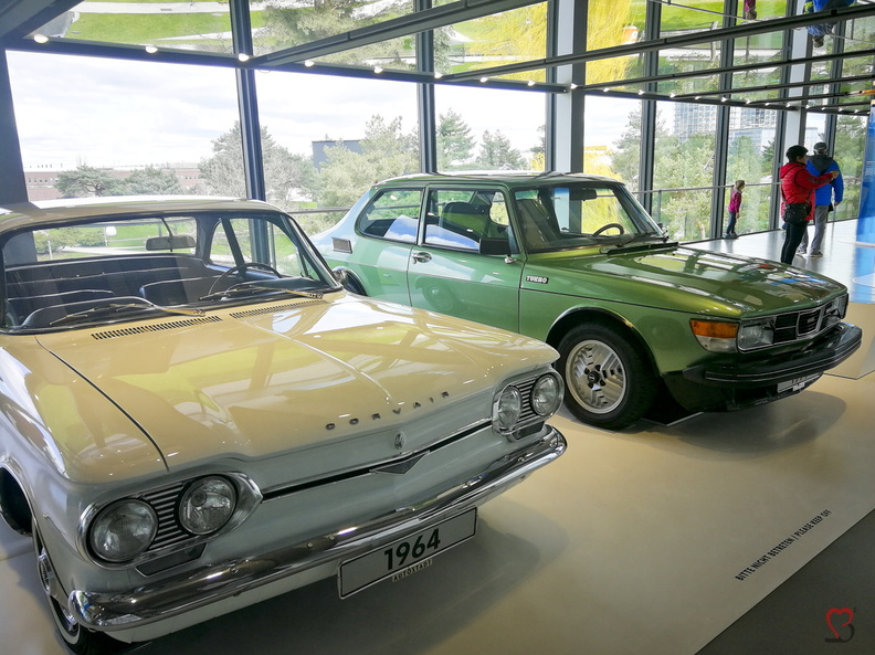 Die Autostadt in Wolfsburg Niedersachsen mit hauseigenen Volkswagen Modellen von der Entstehung bis zu modernen Elektrofahrzeugen sowie eine Vielzahl alter Oldtimer und Rennautos. wolfsburg-autostadt-fahrzeug-museum-IMG_20230413_125656.jpg